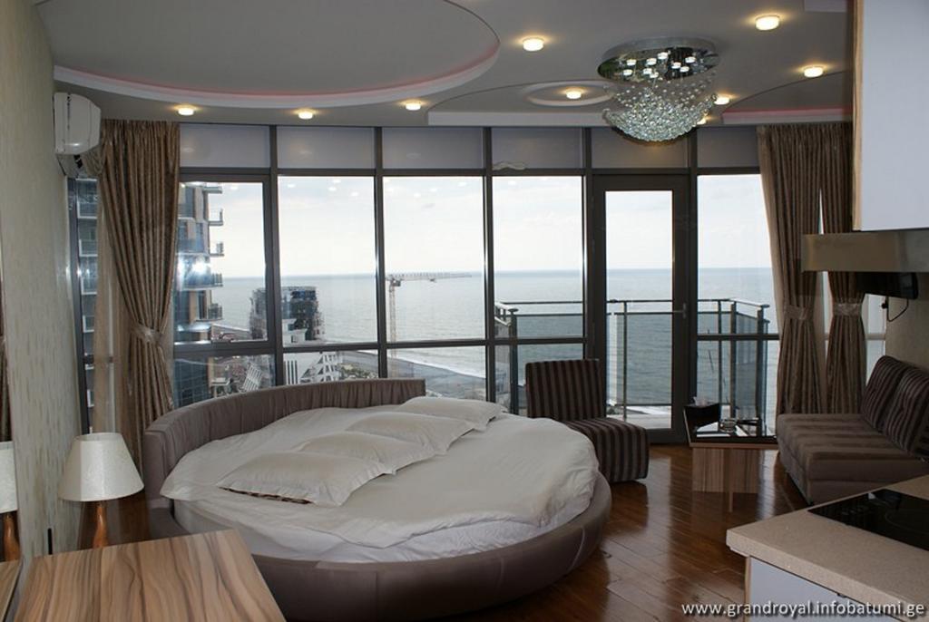 Grand Royal Batumi Aparthotel Room photo