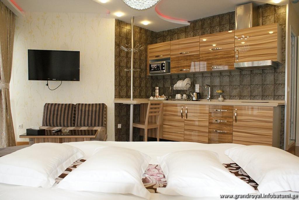 Grand Royal Batumi Aparthotel Room photo