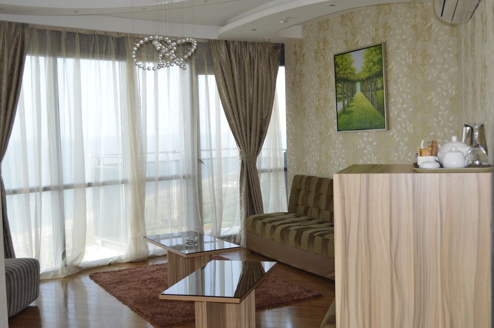 Grand Royal Batumi Aparthotel Exterior photo